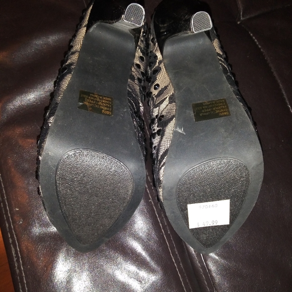 Shoes - Picture 5 of 6